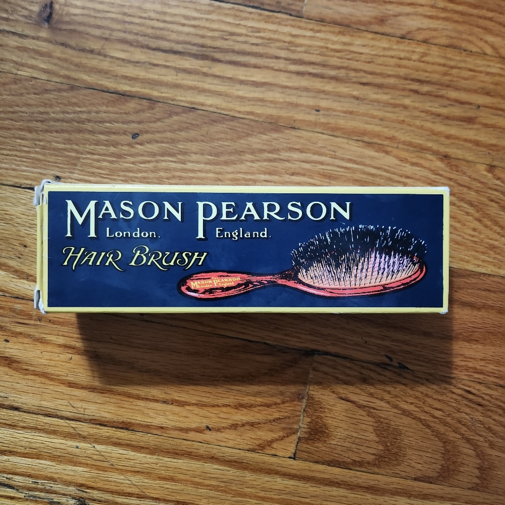 New in box Mason Pearson bristle and nylon pocket brush